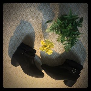 Black ankle booties!